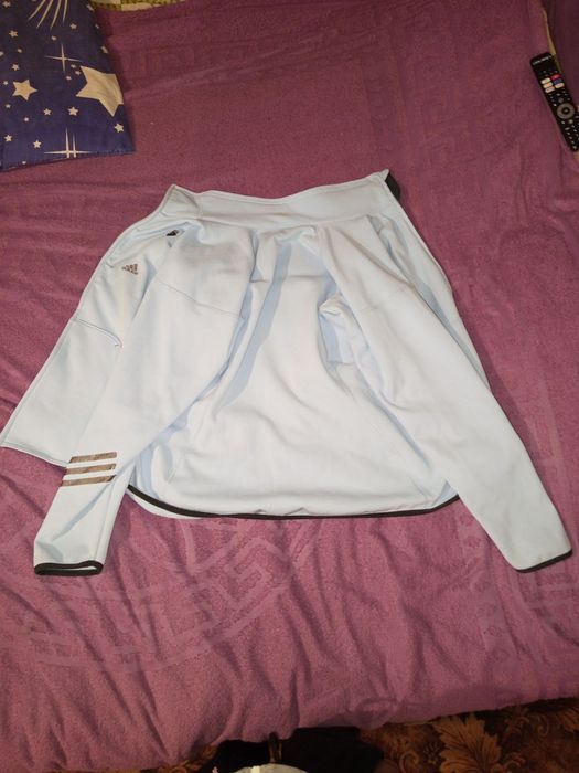 Продам кофту з вирваним замком