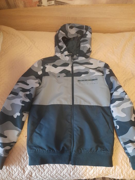 Продам куртку на весну.Хлопчик 10-11 років