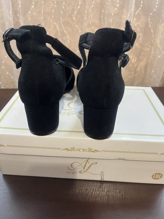 Жіночі відкриті елегантні туфлі від Gabor