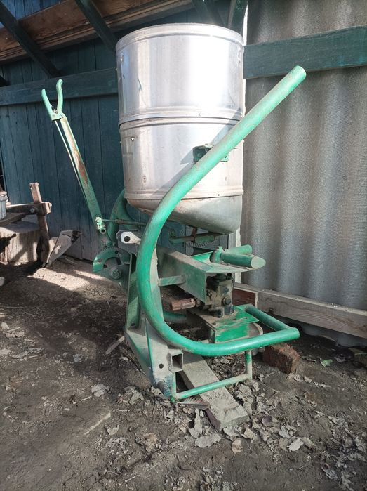 Продам розкидав добрив