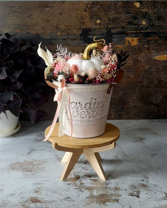 Jesienny stroik z dynią i suszonymi roślinami Pani Plecionka