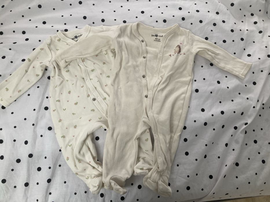 Śpioszki niemowlęce ze stópkami