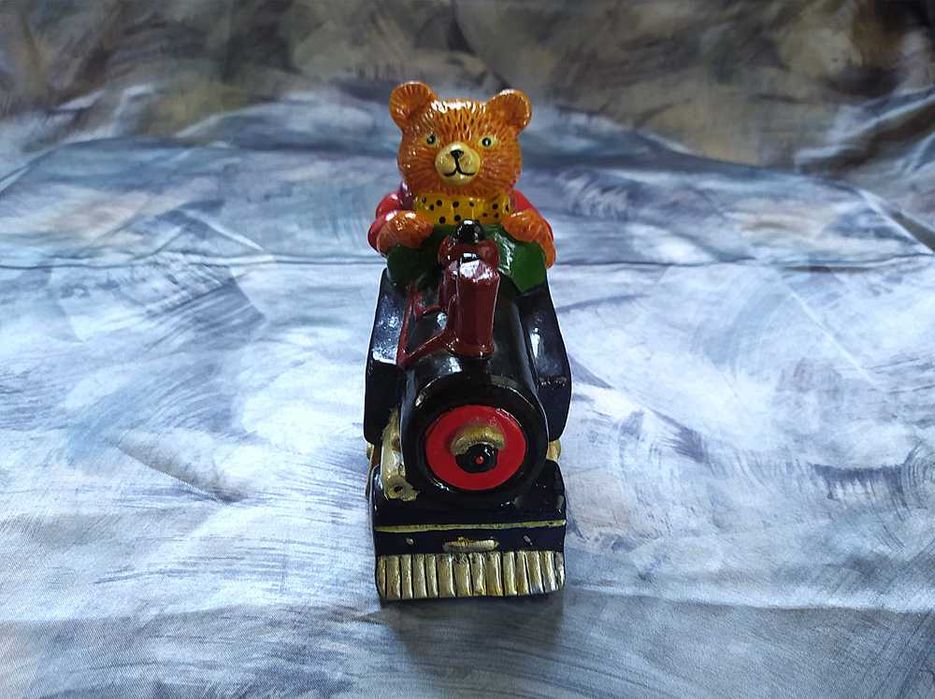Копилка винтажная коллекционная Медведь на паровозе 1950-е Германия