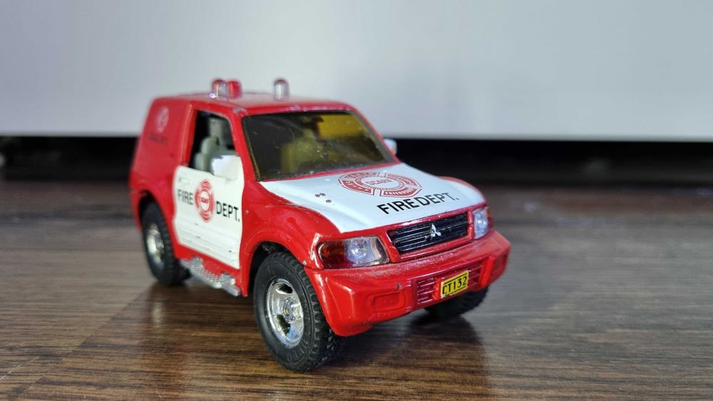 Samochód  Mitsubishi straż pożarna metalowa zabawka