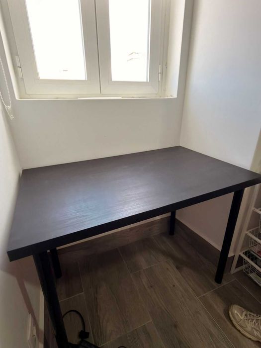 Secretária em MDF e metal