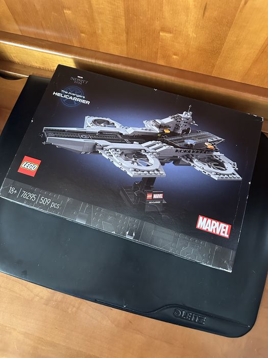 Lego Helicarrier 76295
