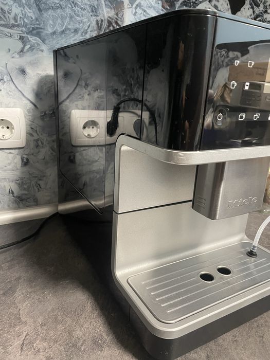 Кавомашина Miele СМ 6100.