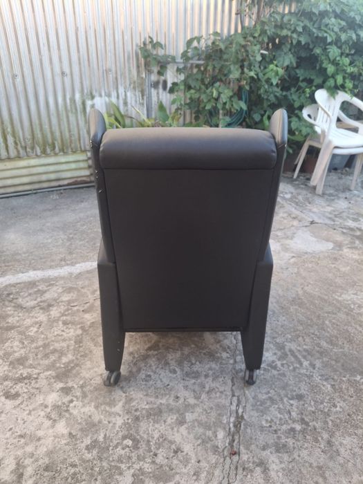 Cadeira Geriátrica de Descanso (Preto, Com Rodas)