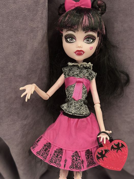 Дракулаура монстер хай