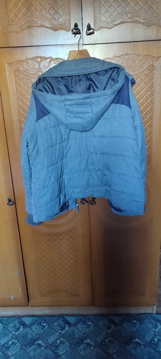 Продам чоловічу демісезонну куртку.