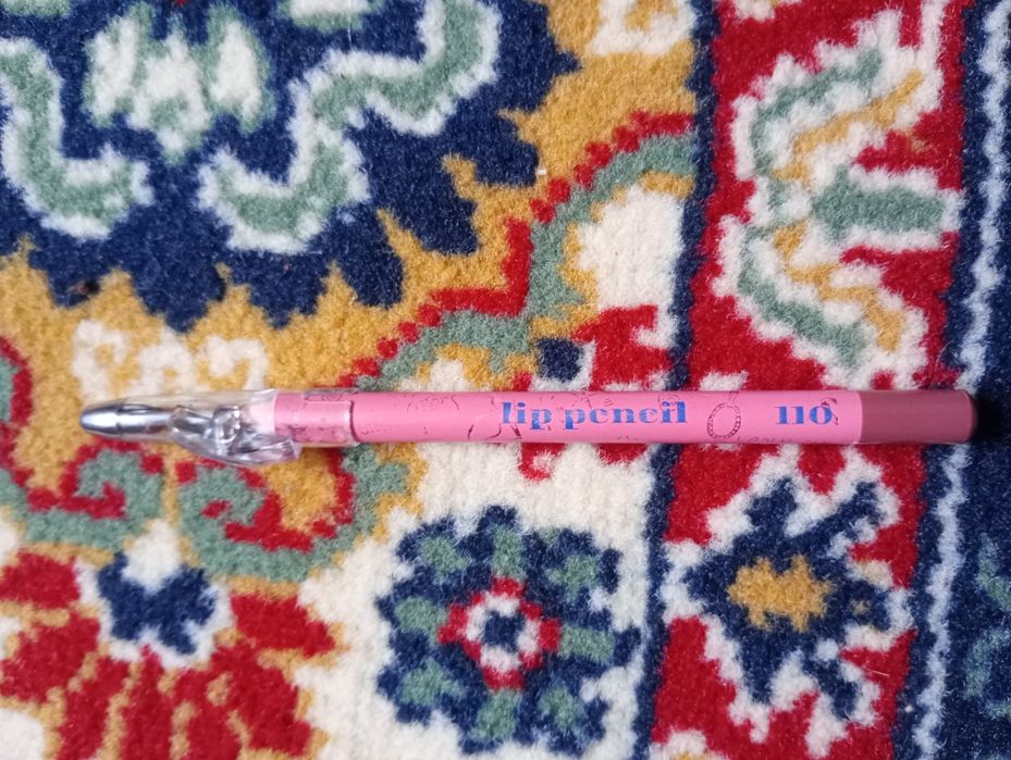 Олівець для губ GlamBee у відтінку 110