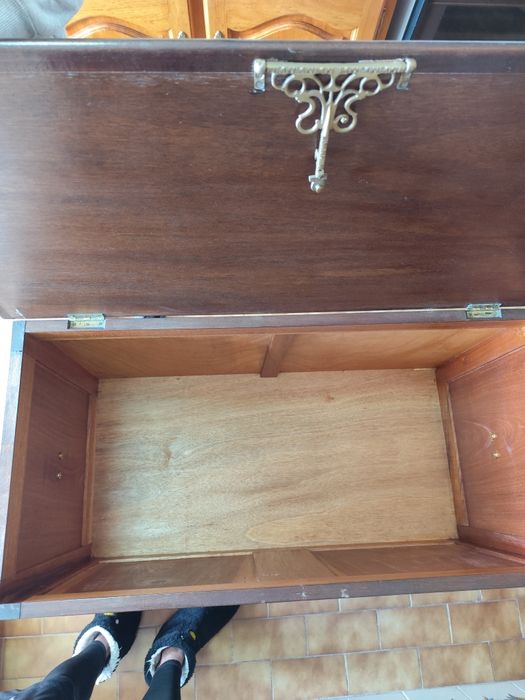 Baúl antigo bom estado, posso trocar por guitarra