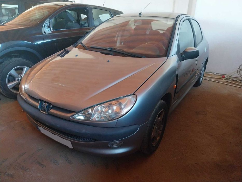 Peugeot 206 1.4 gasolina ano 2004 5 portas para peças