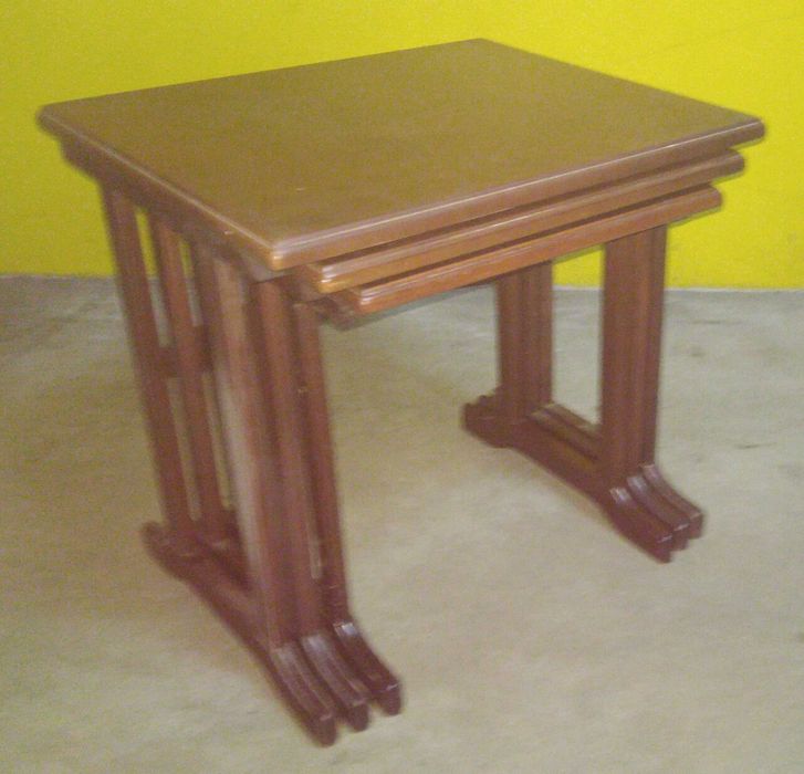 Conjunto de três mesinhas