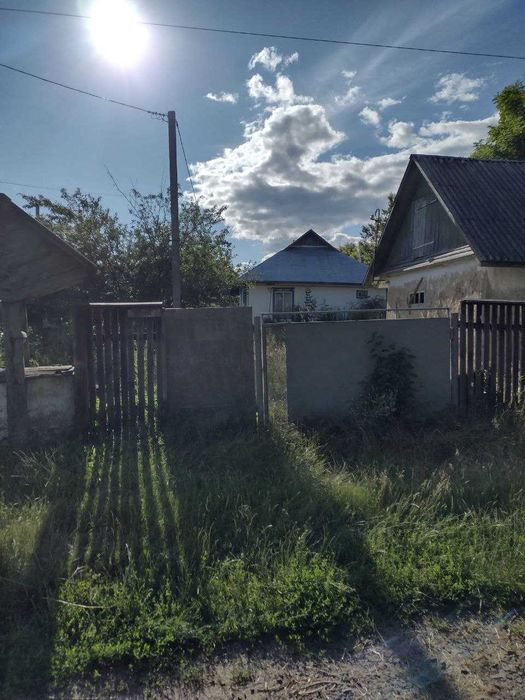 Будинок із земельною ділянкою