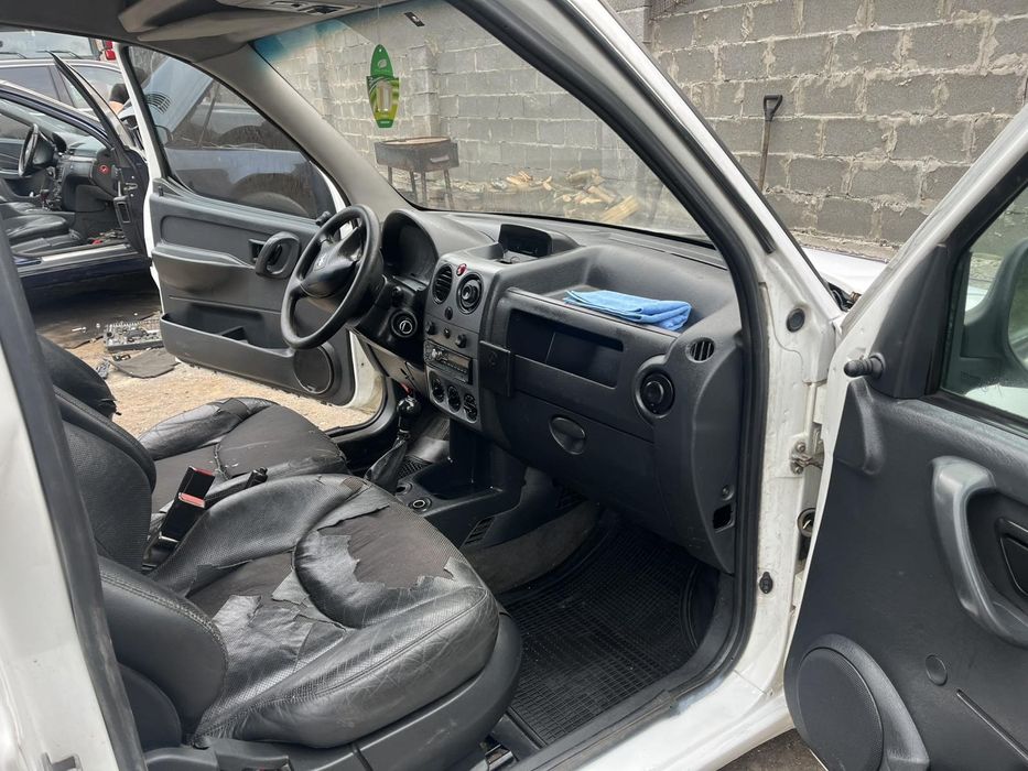 ГРУЗОВИЙ Пежо Партнер 1.9