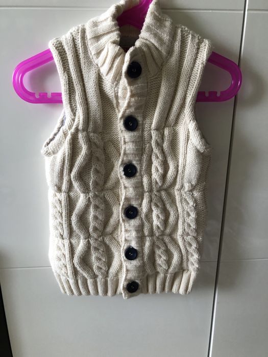 Жилетка в’язана бу