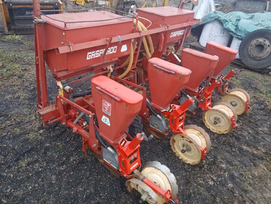 Siewnik kukurydzy gaspardo hasia