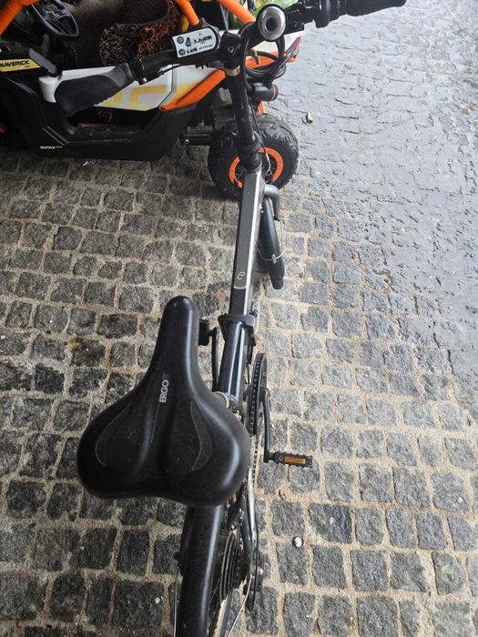 Bicicletas elétrica e comum