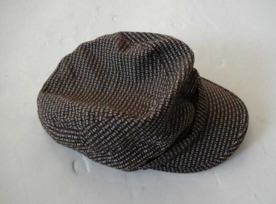 Czapka Zimowa Z Daszkiem Pepitka W Brązach, Ładna i Praktyczna