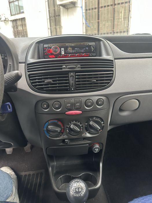 Fiat Punto Ano 2000 — photo 2