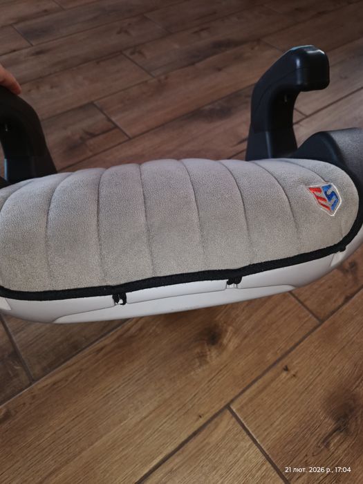 Бустер (автокрісло)