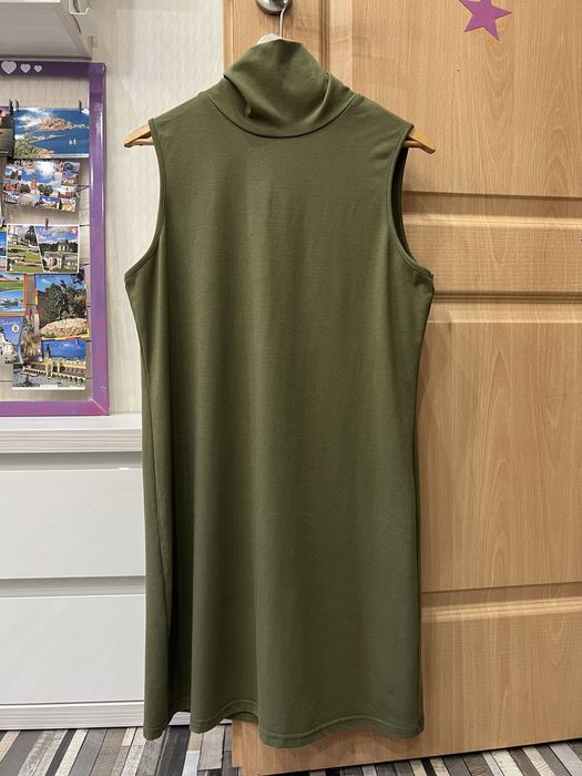 Zielona khaki sukienka z golfem rozmiar M Sheilay