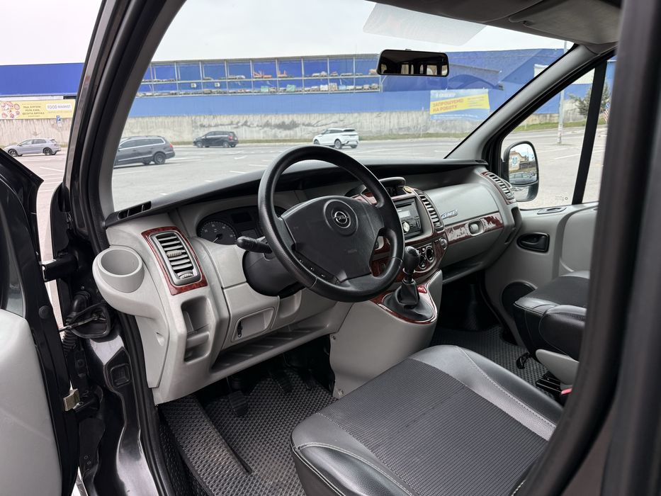 Бус Opel Vivaro 2009 Пасажир, Довга база (2.0 dCi) обмін, лізинг