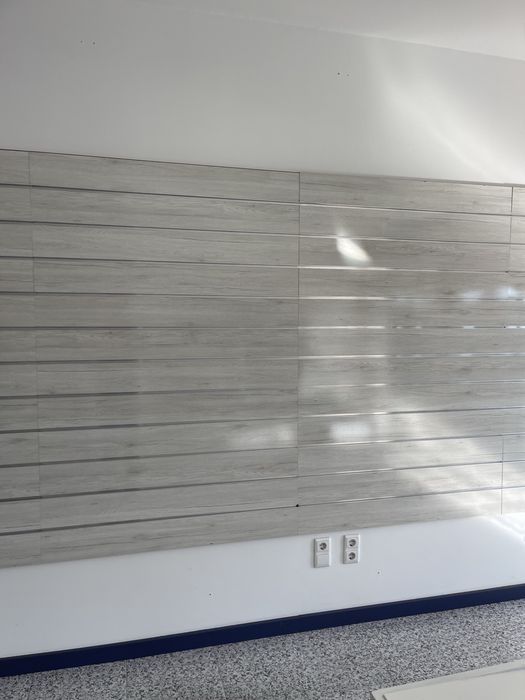 Parede estante  em madeira