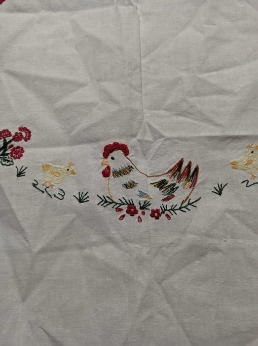 Детская скатерть с вышивкой 80х80 см
