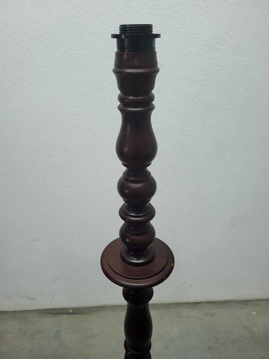 Candeeiro de Pé em Madeira