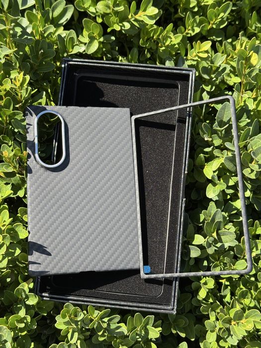 Карбоновый чехол Samsung Galaxy Fold 8 + MagSafe