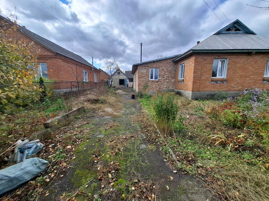 Будинок в центрі села Голосків