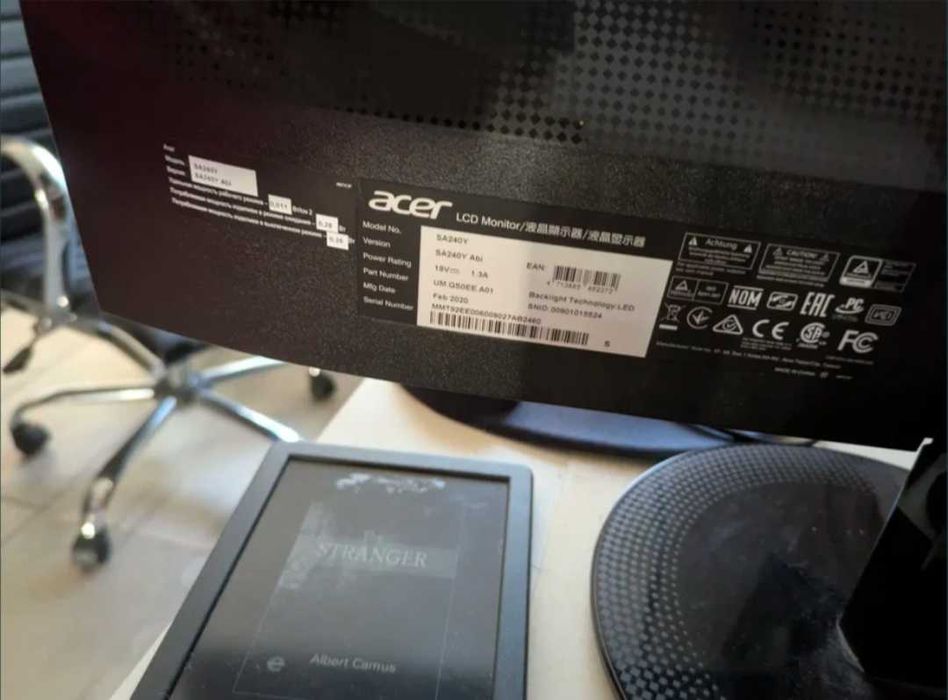 Monitor praticamente novo