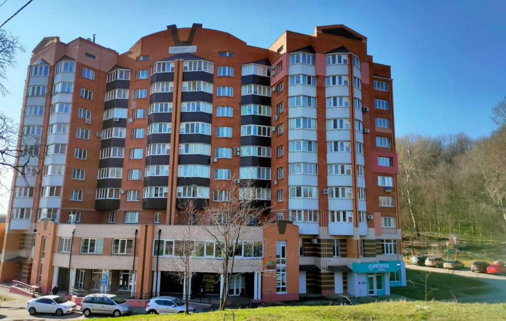 Продається 2-х кімнатна квартира на Подолі вул. Небесної Сотні, 74
