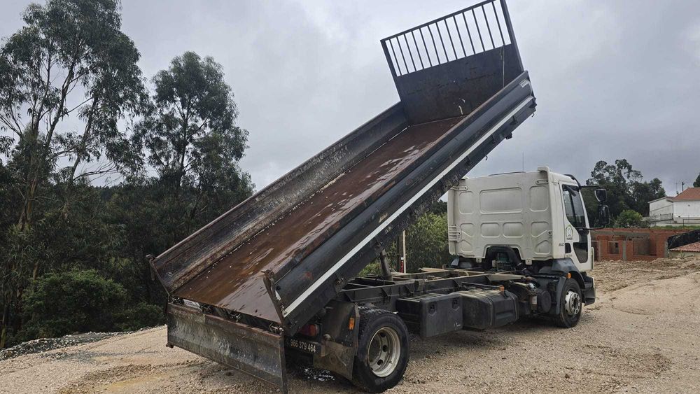 Camião 12T VOLVO FL240