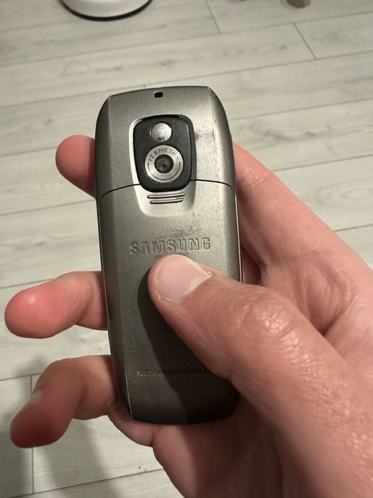 Акція! Кнопочный телефон Samsung — простой и надёжный