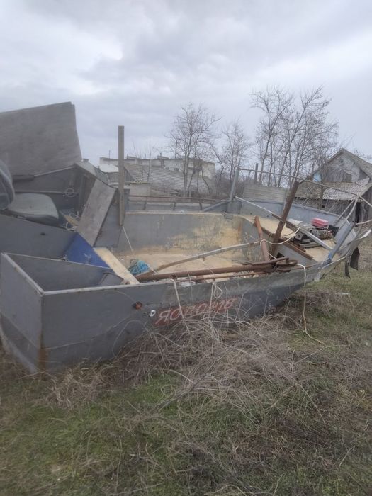 Продам пластиковий катер - лодку