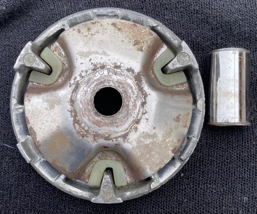 Продам Вариатор передний Yamaha 3KJ JOG + крельчатка,звезда, втулка