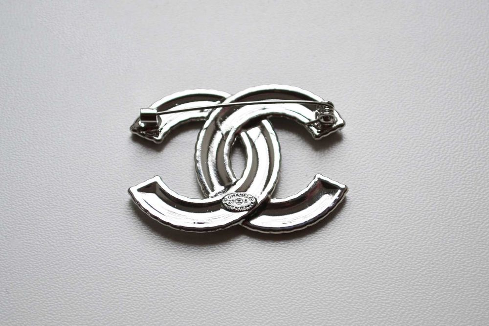 Роскошная брошь черно - белая брошка  Chanel