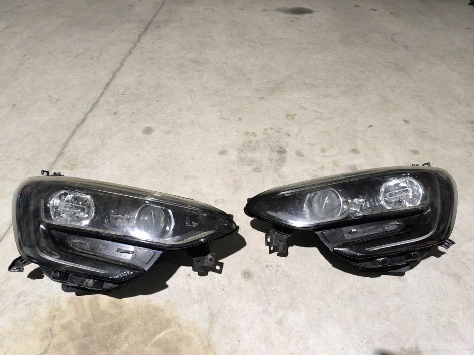 Faróis Renault Megane IV