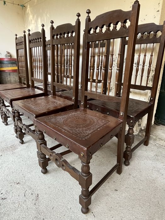 Conjunto 8 cadeiras antigas em madeira