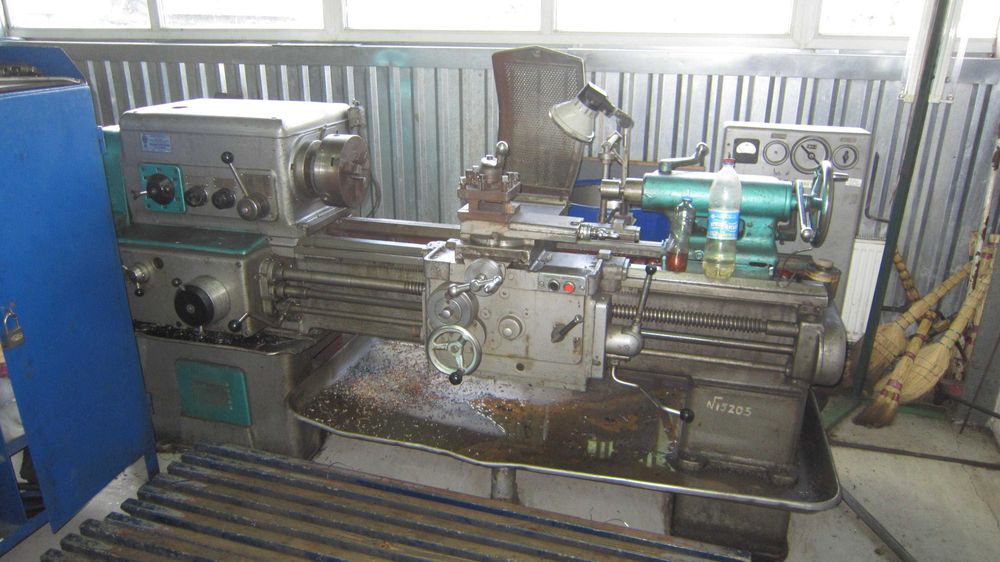 Токарний верстат 1К62