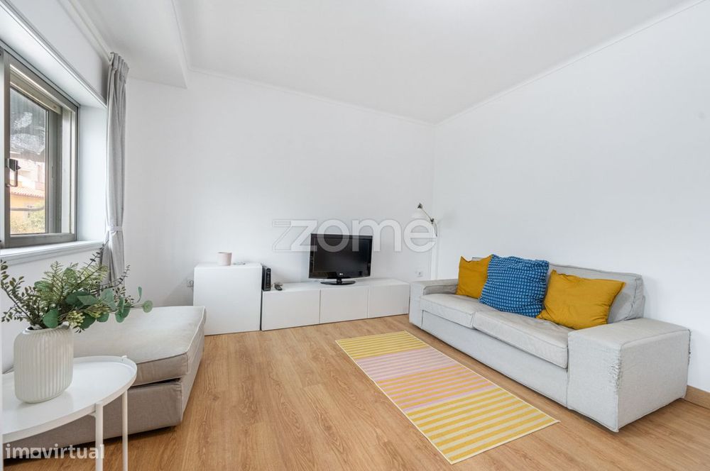 Apartamento T2, renovado, junto à marginal de Esposende