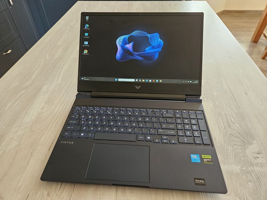 Laptop gamingowy HP Victus 15-fa2039nw /i5-210H/RTX 5060(8GB)/16GB DDR5/ październik 2025 komplet