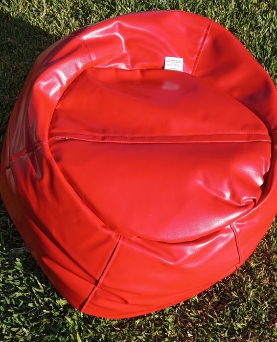 Puff vermelho em napa