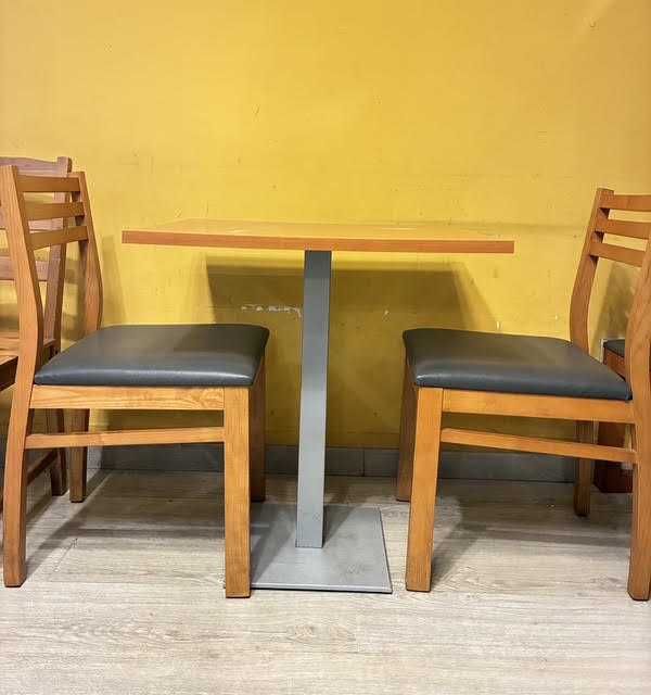 Mesas e cadeiras restaurante