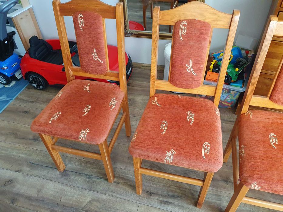 Komplet 4 krzeseł drewnianych