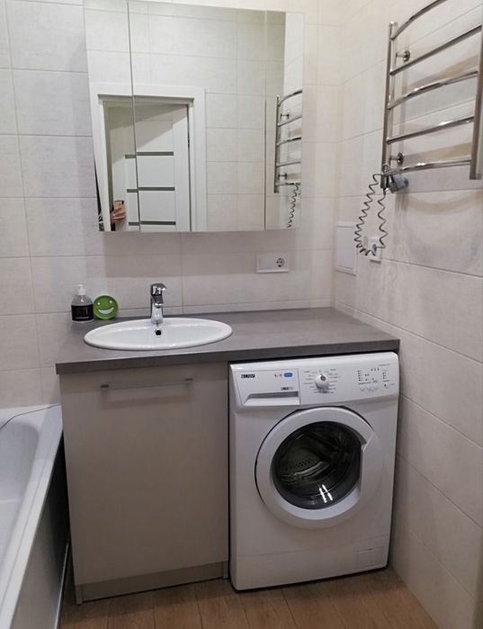 АРЕНДА квартиры в Кадоре на Литературной. Кухня студия + спальня