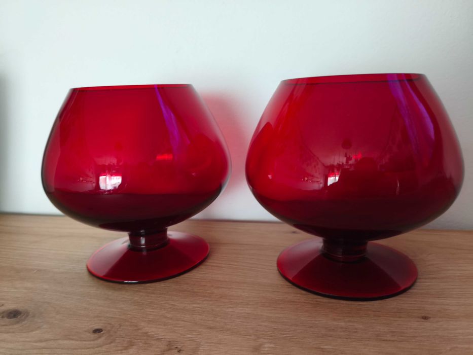 Mega duże kieliszki rubinowe koniakówki Horbowy świecą w UV